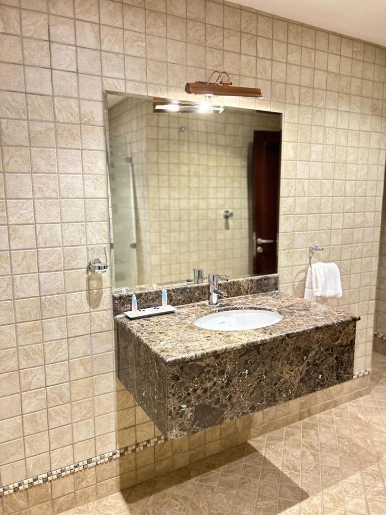 Onizah Hotel Унайза Екстериор снимка